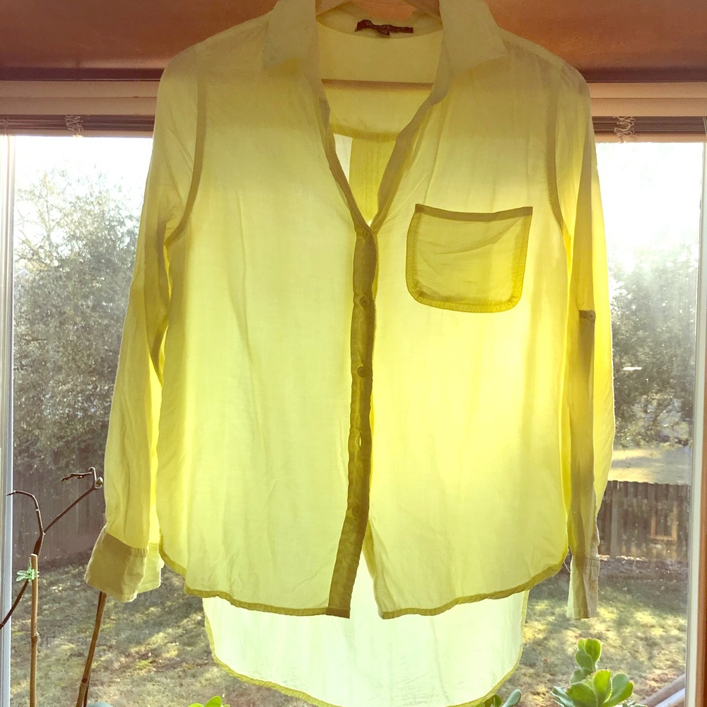 🥂CLEARANCE🥂🍋 Color super cute blouse size (S)